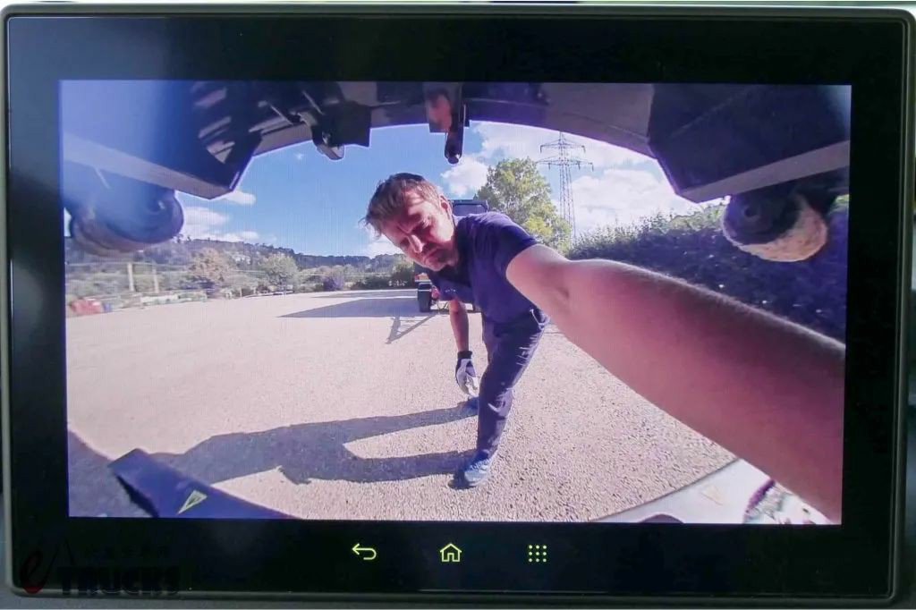 低风阻车身+零排放电驱动,最大马力666匹?沃尔沃FH Aero Electric纯电动拉臂钩自卸车实拍 - 第9张 - 提加商用车网 低风阻车身+零排放电驱动,最大马力666匹?沃尔沃FH Aero Electric纯电动拉臂钩自卸车实拍 - 第9张