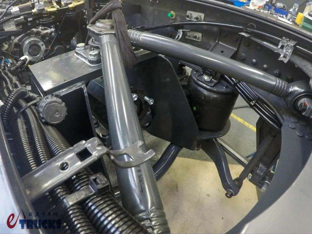 六轴12×4底盘，搭载375吨·米起重机，沃尔沃FH六轴吊车实拍 - 第10张