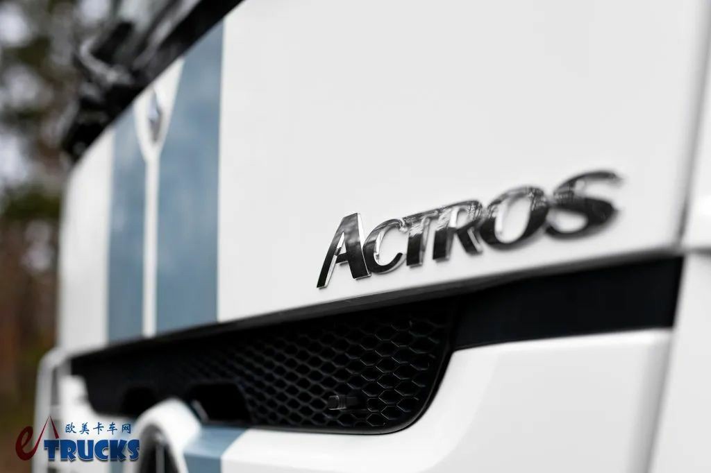 15年前的奔驰顶级旗舰!全球限量500台,奔驰Actros White Liner限量版卡车实拍 - 第10张 - 提加商用车网 15年前的奔驰顶级旗舰!全球限量500台,奔驰Actros White Liner限量版卡车实拍 - 第10张