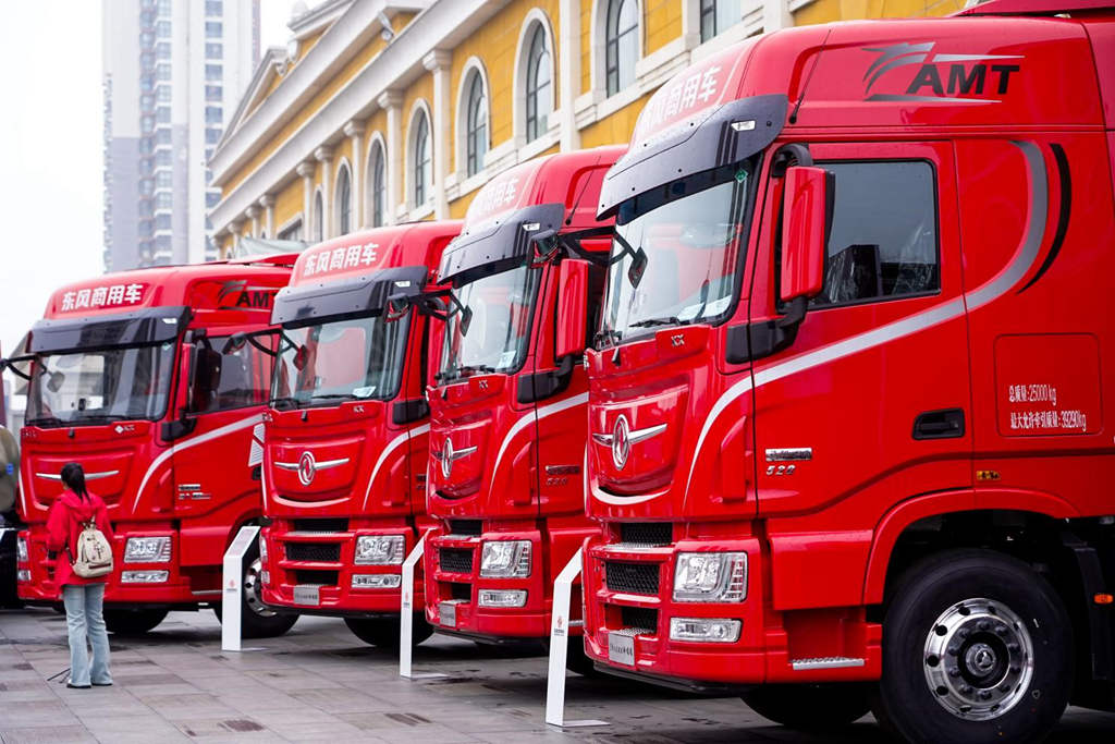 全场景创富芯选择！东风商用车龙擎3.0高效智慧动力链燃擎上市