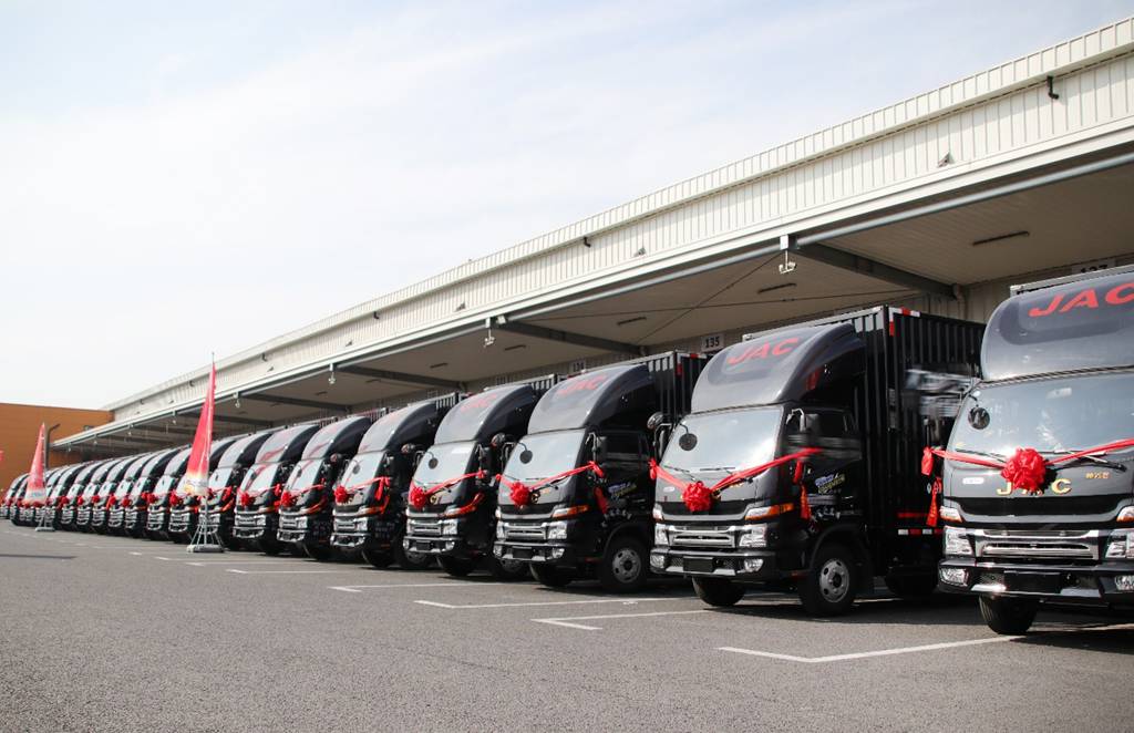 【有卡有料】交车捷报频传，江淮1卡品牌势能持续燃动 - 第1张