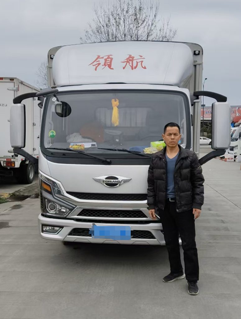 成都卡友:十多年只认准时代汽车,领航大G-LNG轻卡让我更赚钱! - 第1张 - 提加商用车网 成都卡友:十多年只认准时代汽车,领航大G-LNG轻卡让我更赚钱! - 第1张