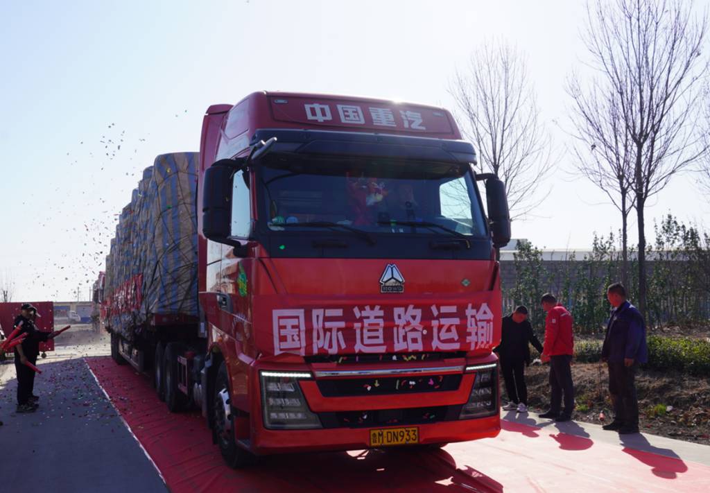 豪沃重卡助力圆鸿物流降本增效,打造跨境运力新标杆 - 第1张 - 提加商用车网 豪沃重卡助力圆鸿物流降本增效,打造跨境运力新标杆 - 第1张