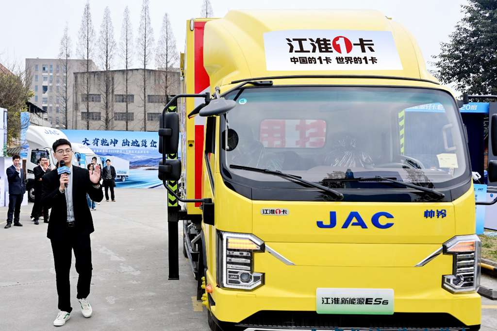 江淮1卡3月热势高涨,频频交车引领高效物流发展 - 第1张 - 提加商用车网 江淮1卡3月热势高涨,频频交车引领高效物流发展 - 第1张