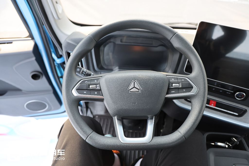 132度大电量,双档电驱桥电耗再降低,重汽悍将PRO新能源实拍 - 第10张 - 提加商用车网 132度大电量,双档电驱桥电耗再降低,重汽悍将PRO新能源实拍 - 第10张