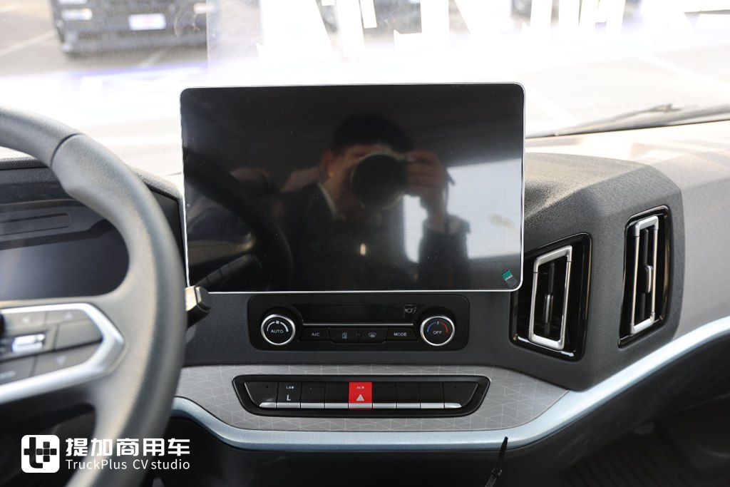 132度大电量,双档电驱桥电耗再降低,重汽悍将PRO新能源实拍 - 第11张 - 提加商用车网 132度大电量,双档电驱桥电耗再降低,重汽悍将PRO新能源实拍 - 第11张