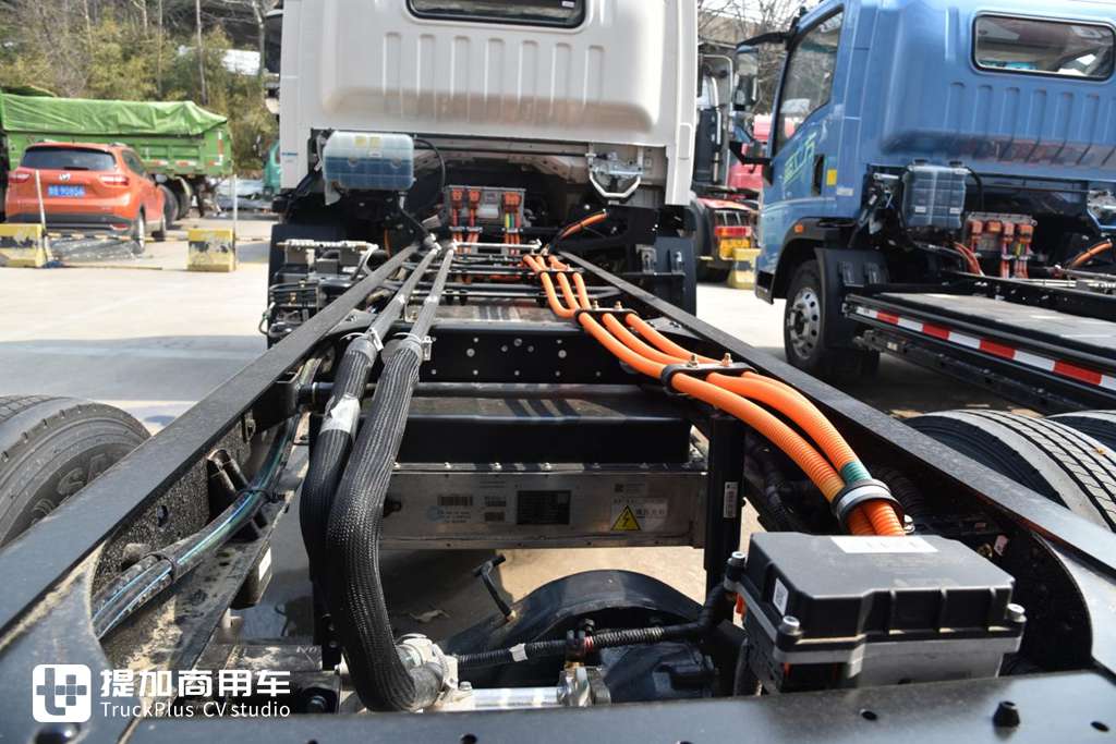 蓝立方 100 度与 132 度双版本:精准破局城配与城际运输难题 - 第13张 - 提加商用车网 蓝立方 100 度与 132 度双版本:精准破局城配与城际运输难题 - 第13张