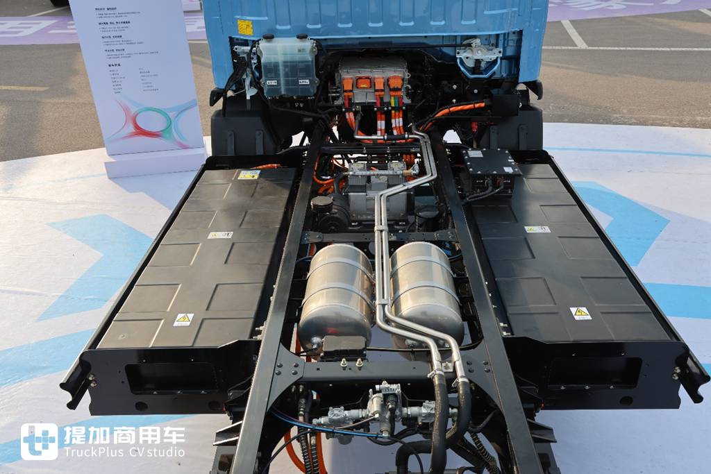 132度大电量,双档电驱桥电耗再降低,重汽悍将PRO新能源实拍 - 第15张 - 提加商用车网 132度大电量,双档电驱桥电耗再降低,重汽悍将PRO新能源实拍 - 第15张