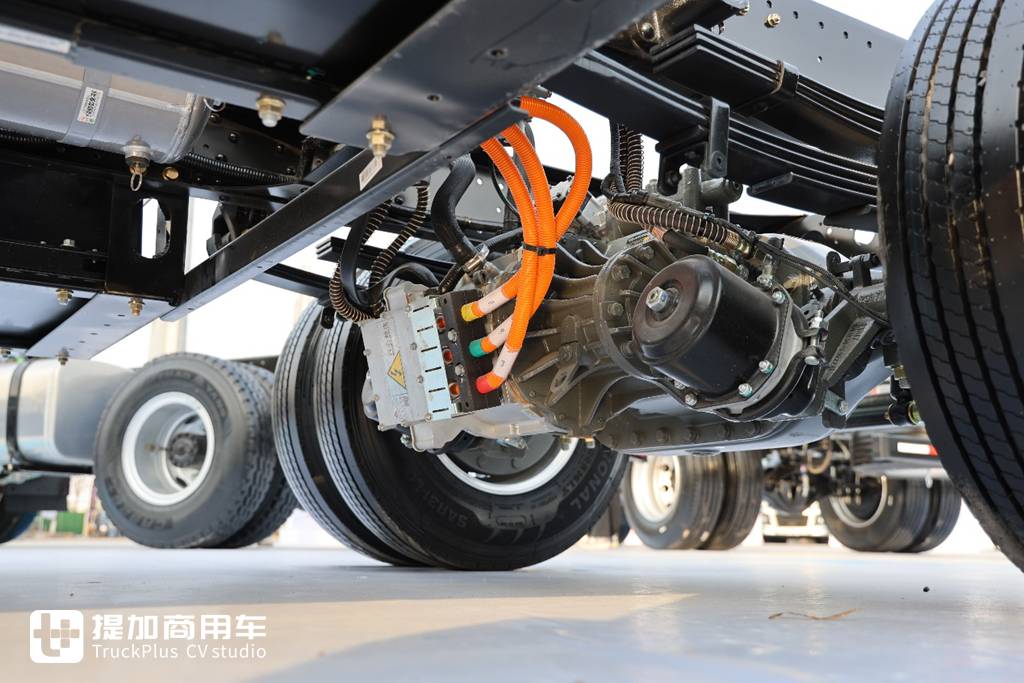 132度大电量,双档电驱桥电耗再降低,重汽悍将PRO新能源实拍 - 第17张 - 提加商用车网 132度大电量,双档电驱桥电耗再降低,重汽悍将PRO新能源实拍 - 第17张