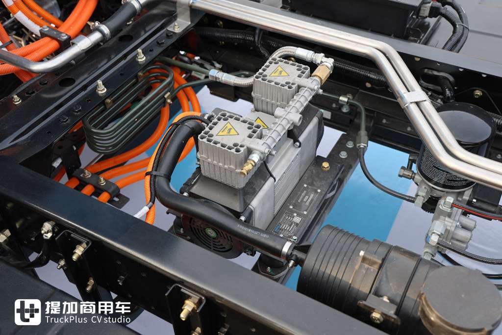 132度大电量,双档电驱桥电耗再降低,重汽悍将PRO新能源实拍 - 第18张 - 提加商用车网 132度大电量,双档电驱桥电耗再降低,重汽悍将PRO新能源实拍 - 第18张