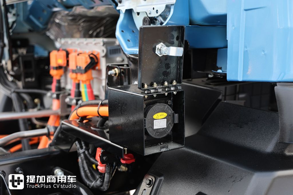 132度大电量,双档电驱桥电耗再降低,重汽悍将PRO新能源实拍 - 第21张 - 提加商用车网 132度大电量,双档电驱桥电耗再降低,重汽悍将PRO新能源实拍 - 第21张