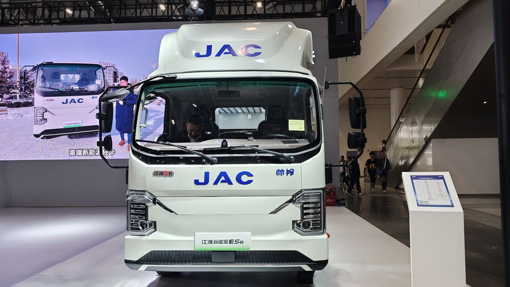 【有卡有料】四车齐发,“鹏城”万里!江淮1卡携多款产品亮相2025深圳国际商用车生态博览会 - 第2张 - 提加商用车网 【有卡有料】四车齐发,“鹏城”万里!江淮1卡携多款产品亮相2025深圳国际商用车生态博览会 - 第2张