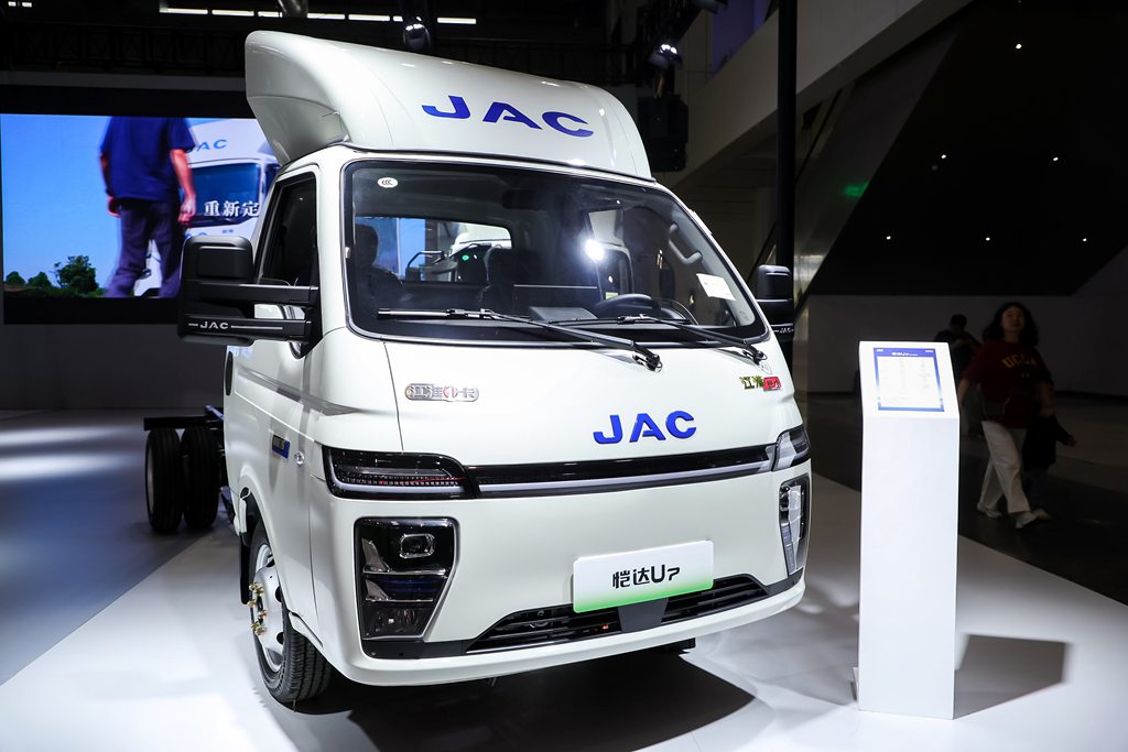 【有卡有料】四车齐发,“鹏城”万里!江淮1卡携多款产品亮相2025深圳国际商用车生态博览会 - 第3张 - 提加商用车网 【有卡有料】四车齐发,“鹏城”万里!江淮1卡携多款产品亮相2025深圳国际商用车生态博览会 - 第3张