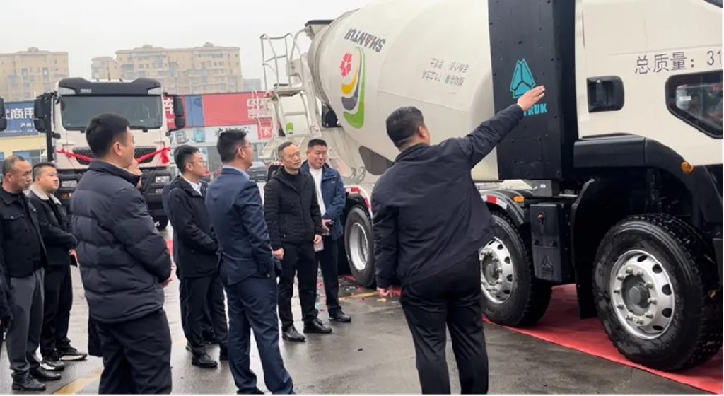中国重汽首批30台豪沃新能源搅拌车成功交付! - 第4张 - 提加商用车网 中国重汽首批30台豪沃新能源搅拌车成功交付! - 第4张