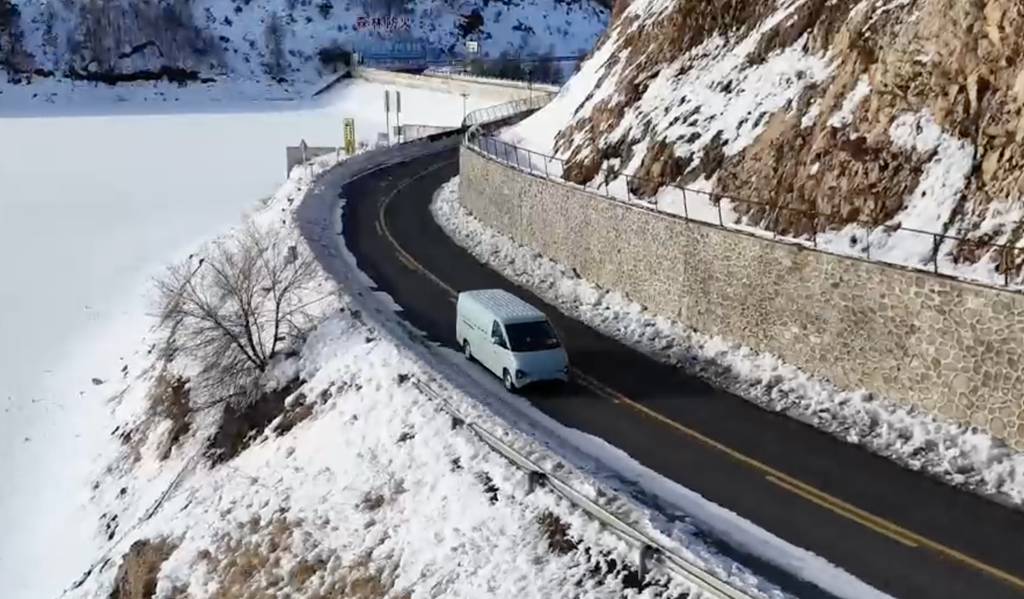 征服极寒无压力,“城配高铁”硬实力被“老外”赛车手点赞 - 第5张 - 提加商用车网 征服极寒无压力,“城配高铁”硬实力被“老外”赛车手点赞 - 第5张