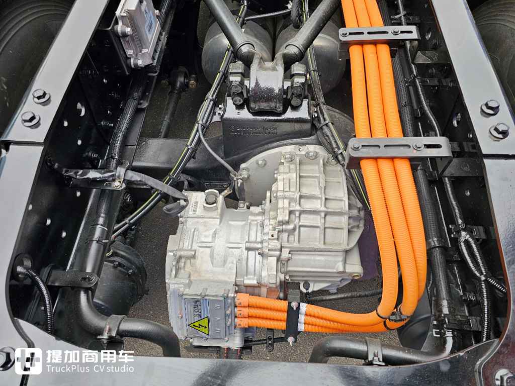 宇通推出800度电的牵引车,还能跑600公里!宇通远界T800实拍 - 第5张 - 提加商用车网 宇通推出800度电的牵引车,还能跑600公里!宇通远界T800实拍 - 第5张