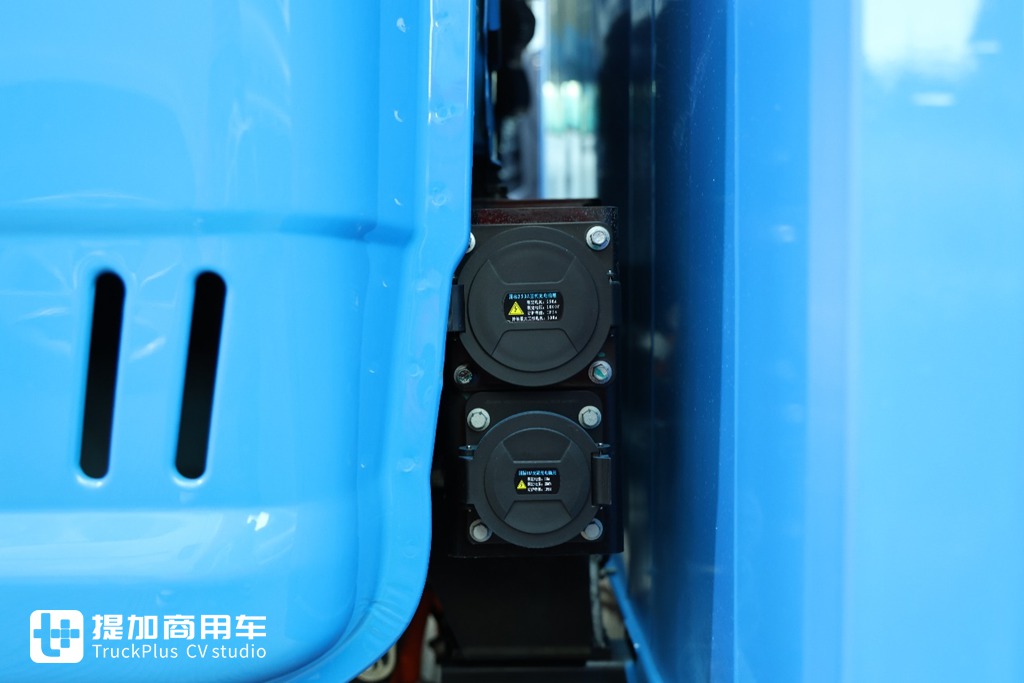 轿卡装载量14方,半小时充满电,城配卷王江淮恺达EX6行业定制车实拍 - 第7张 - 提加商用车网 轿卡装载量14方,半小时充满电,城配卷王江淮恺达EX6行业定制车实拍 - 第7张