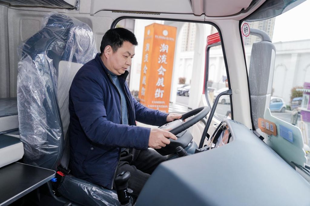 现场订车46台,乘龙之夜燃动蓉城开启创富新征程 - 第7张 - 提加商用车网 现场订车46台,乘龙之夜燃动蓉城开启创富新征程 - 第7张