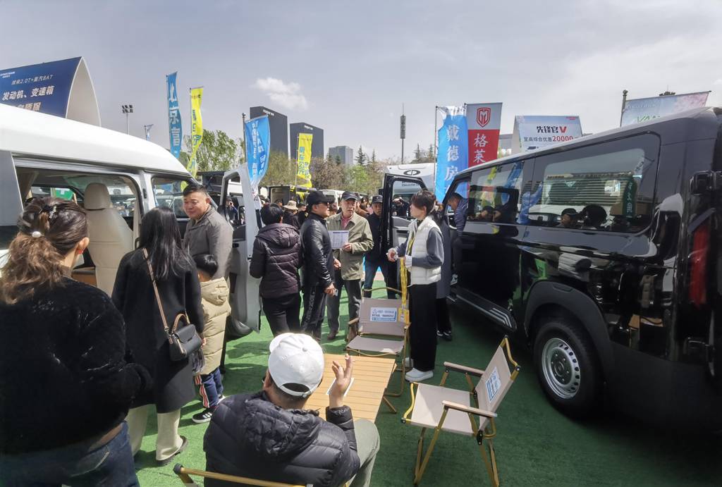 中国重汽轻型汽车强势登陆三大房车展,演绎移动生活新风尚 - 第8张 - 提加商用车网 中国重汽轻型汽车强势登陆三大房车展,演绎移动生活新风尚 - 第8张