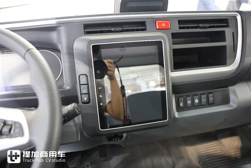 标配L2智驾辅助,和国内版本区别大,亮相欧洲的江淮N42轻卡实拍 - 第9张 - 提加商用车网 标配L2智驾辅助,和国内版本区别大,亮相欧洲的江淮N42轻卡实拍 - 第9张