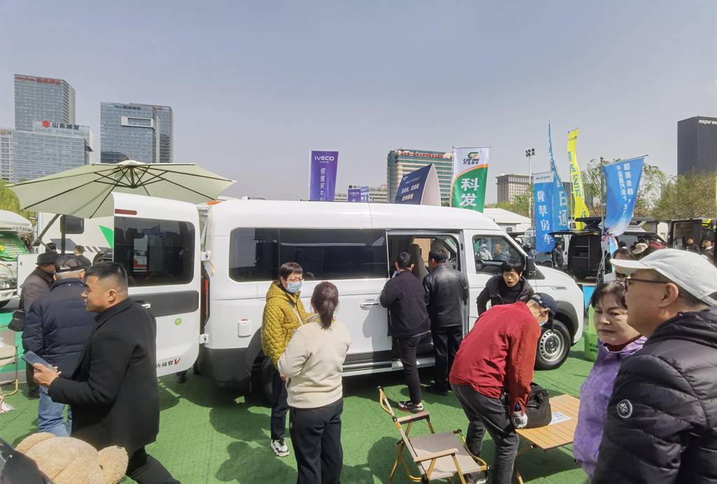 中国重汽轻型汽车强势登陆三大房车展,演绎移动生活新风尚 - 第9张 - 提加商用车网 中国重汽轻型汽车强势登陆三大房车展,演绎移动生活新风尚 - 第9张