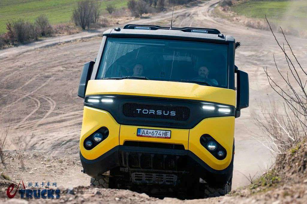 曼恩TGM四驱底盘打造,能拉35人去越野!Torsus Praetorian越野巴士见过没? - 第2张 - 提加商用车网 曼恩TGM四驱底盘打造,能拉35人去越野!Torsus Praetorian越野巴士见过没? - 第2张