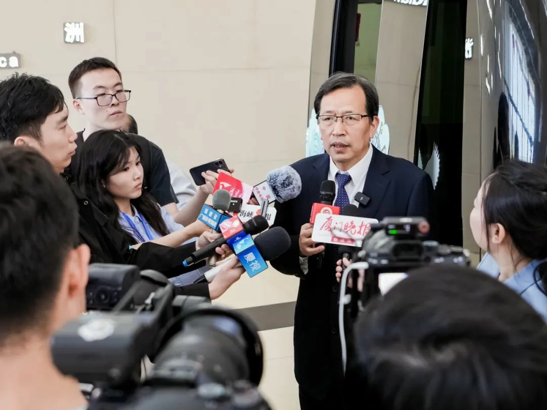 2025“央媒话厦门”采访团齐聚金龙,见证智慧交通创新成果 - 第2张 - 提加商用车网 2025“央媒话厦门”采访团齐聚金龙,见证智慧交通创新成果 - 第2张