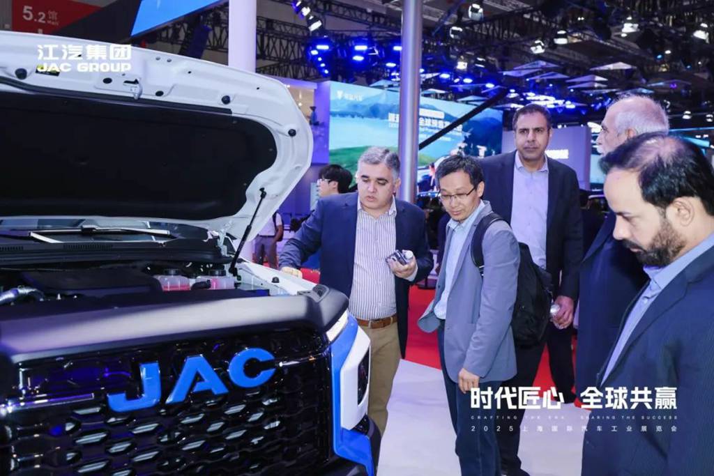 国内首款扭矩破千级混动皮卡!江淮悍途PHEV国内首发亮相上海车展 - 第2张 - 提加商用车网 国内首款扭矩破千级混动皮卡!江淮悍途PHEV国内首发亮相上海车展 - 第2张