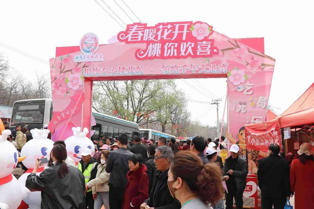超200辆神秘“粉色专列”守护甘肃!今年桃花节暗藏黑科技? - 第2张 - 提加商用车网 超200辆神秘“粉色专列”守护甘肃!今年桃花节暗藏黑科技? - 第2张