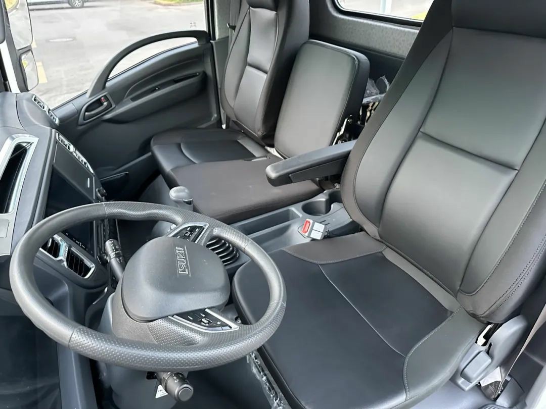 货运高端局，不拼演技拼装备！庆铃五十铃新KV600定义轻卡新标杆 - 第4张