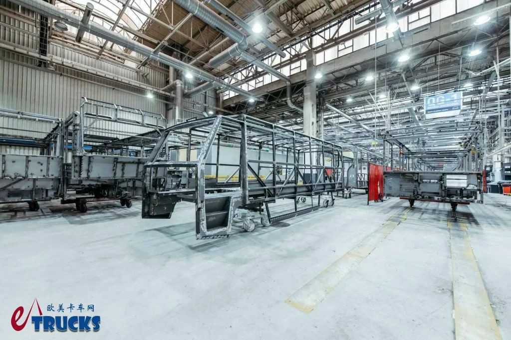 曼恩TGM四驱底盘打造,能拉35人去越野!Torsus Praetorian越野巴士见过没? - 第11张 - 提加商用车网 曼恩TGM四驱底盘打造,能拉35人去越野!Torsus Praetorian越野巴士见过没? - 第11张