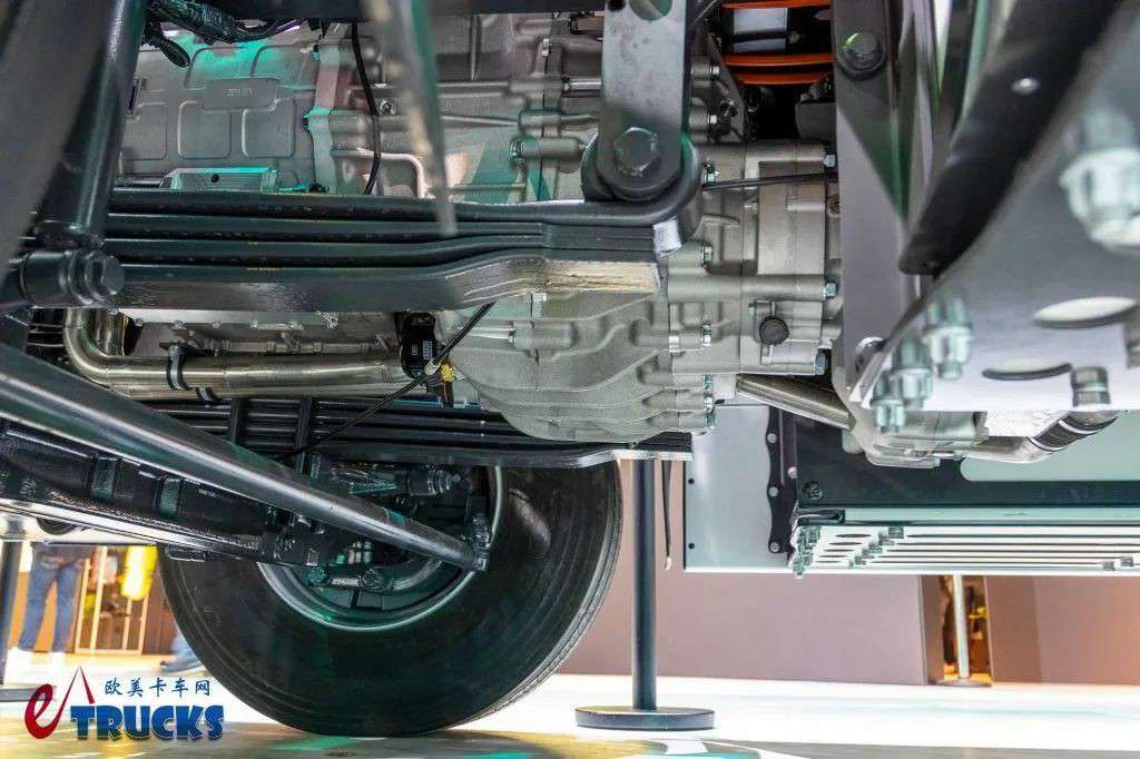 主打高可靠性，奔驰eArocs 400纯电动工程车来袭，实拍带你看看实力几何 - 第12张