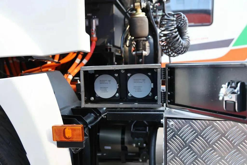 400公里续航25分钟完成补能,江淮跨越X5纯电牵引车来袭,实拍带你看配置如何 - 第12张 - 提加商用车网 400公里续航25分钟完成补能,江淮跨越X5纯电牵引车来袭,实拍带你看配置如何 - 第12张