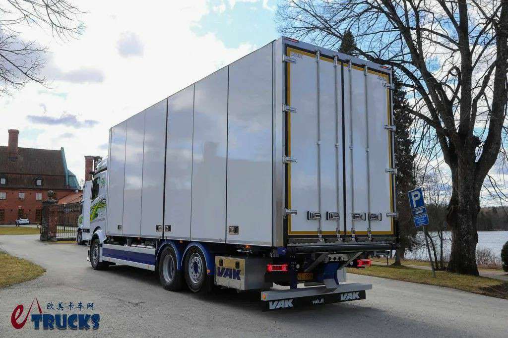 低风阻外观+智能内饰,奔驰卡车最强战力?第二代Actros L冷藏车实拍 - 第13张 - 提加商用车网 低风阻外观+智能内饰,奔驰卡车最强战力?第二代Actros L冷藏车实拍 - 第13张