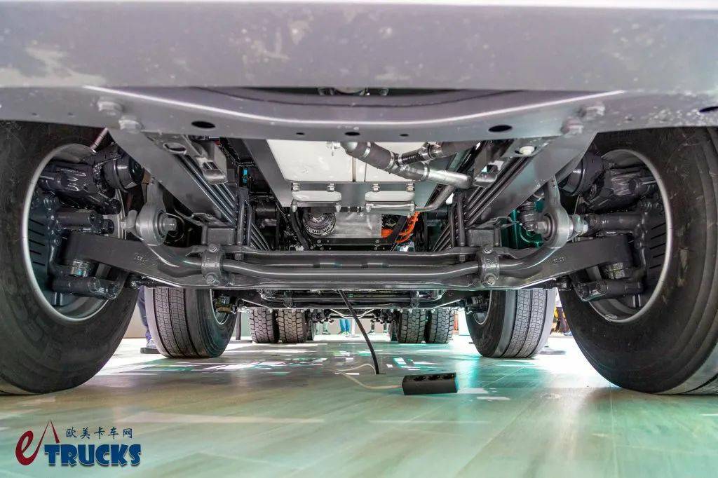 主打高可靠性，奔驰eArocs 400纯电动工程车来袭，实拍带你看看实力几何 - 第13张