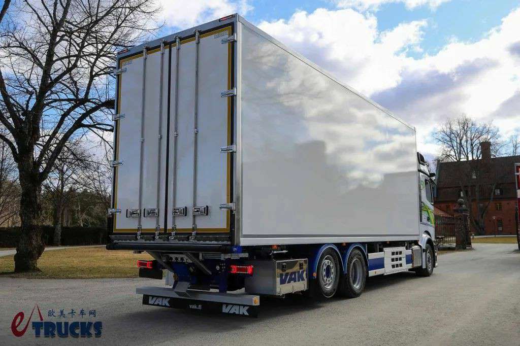 低风阻外观+智能内饰,奔驰卡车最强战力?第二代Actros L冷藏车实拍 - 第14张 - 提加商用车网 低风阻外观+智能内饰,奔驰卡车最强战力?第二代Actros L冷藏车实拍 - 第14张