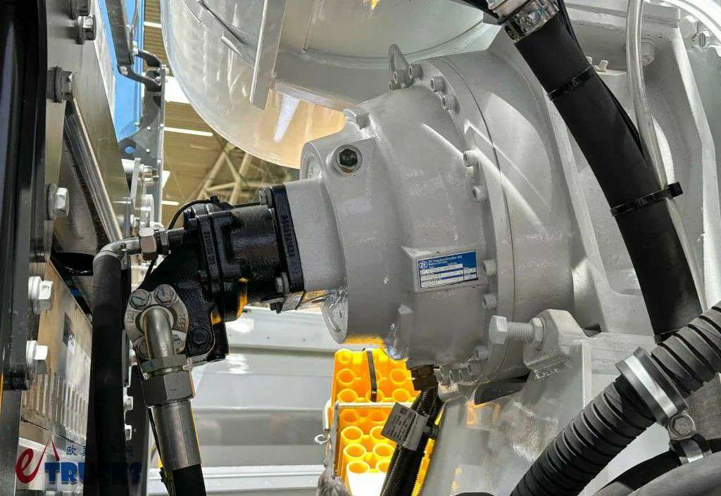 主打高可靠性，奔驰eArocs 400纯电动工程车来袭，实拍带你看看实力几何 - 第16张