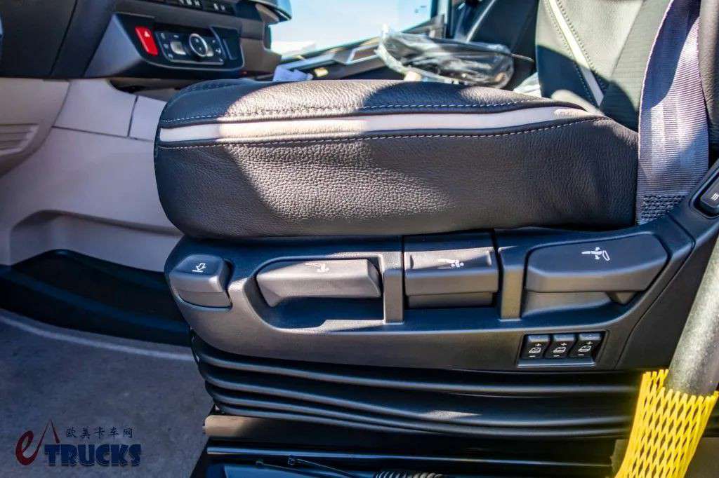 全球限量75台!配置拉满的荷兰顶级卡车战力,达夫XG+ 75周年纪念版牵引车实拍 - 第16张 - 提加商用车网 全球限量75台!配置拉满的荷兰顶级卡车战力,达夫XG+ 75周年纪念版牵引车实拍 - 第16张