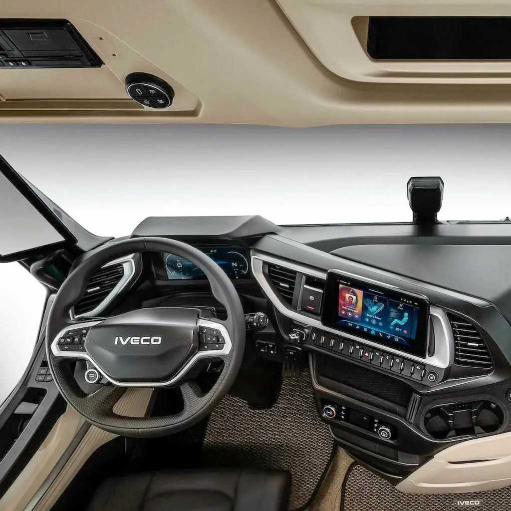 身披MARTINI经典涂装,全球限量十台,依维柯S-Way特别版牵引车实拍 - 第17张 - 提加商用车网 身披MARTINI经典涂装,全球限量十台,依维柯S-Way特别版牵引车实拍 - 第17张