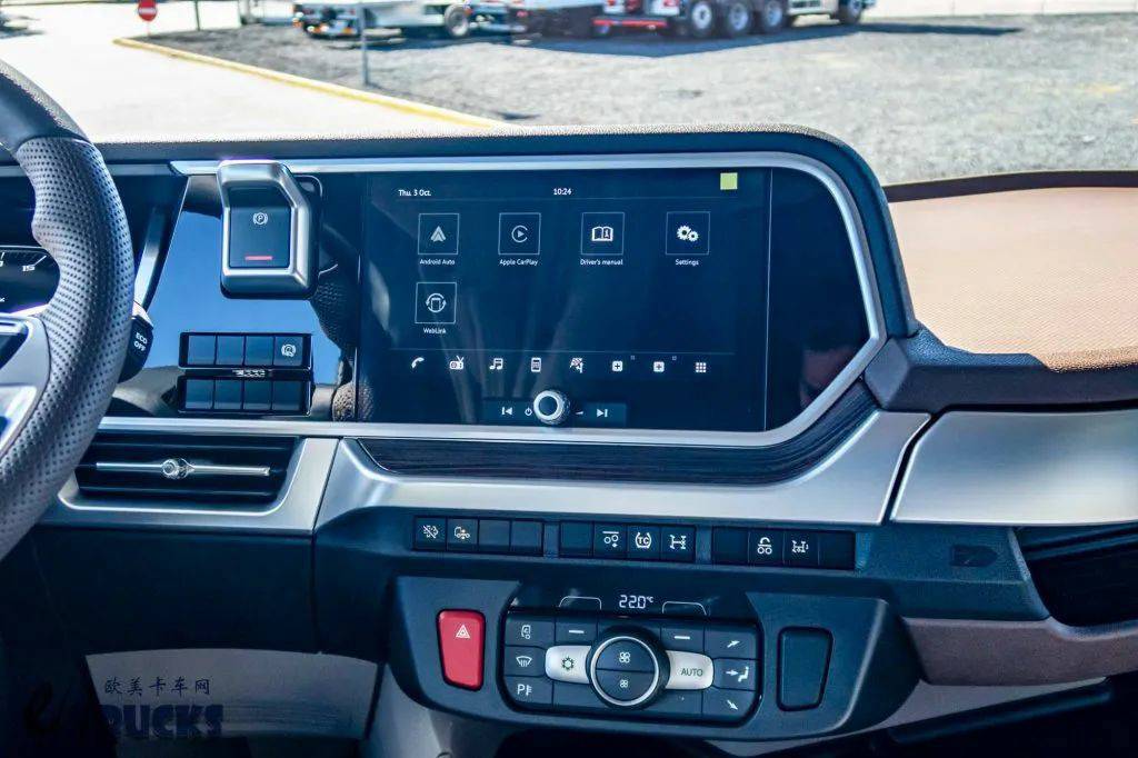 全球限量75台!配置拉满的荷兰顶级卡车战力,达夫XG+ 75周年纪念版牵引车实拍 - 第17张 - 提加商用车网 全球限量75台!配置拉满的荷兰顶级卡车战力,达夫XG+ 75周年纪念版牵引车实拍 - 第17张