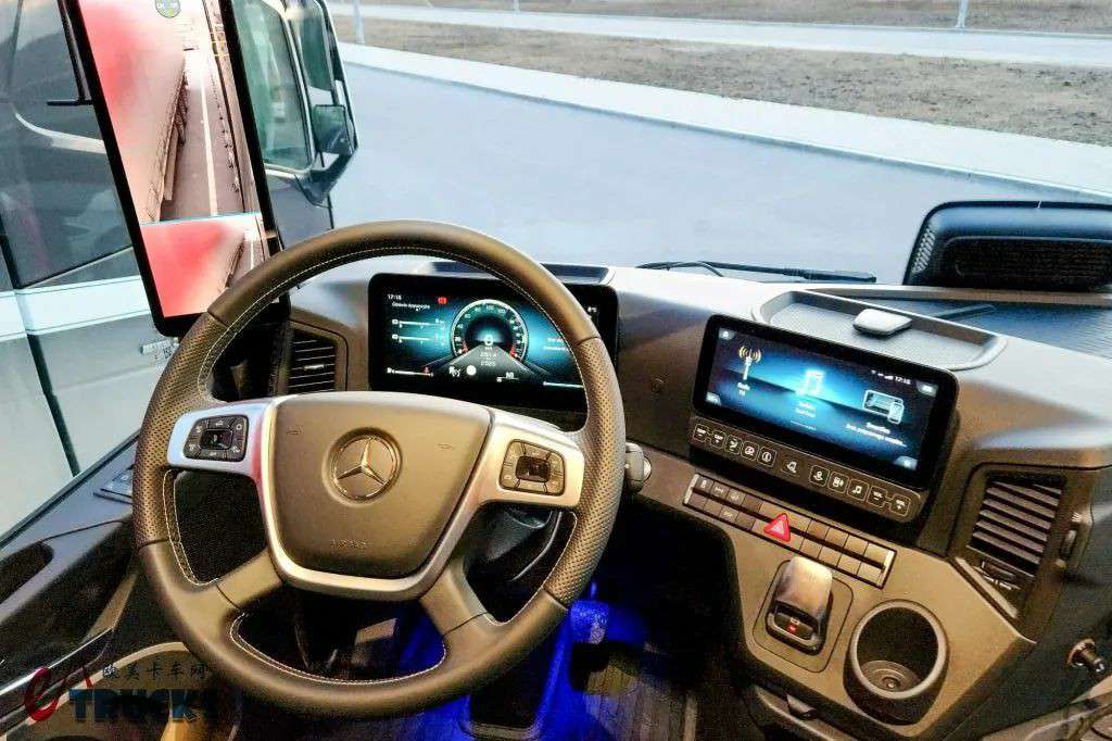 低风阻外观+智能内饰,奔驰卡车最强战力?第二代Actros L冷藏车实拍 - 第17张 - 提加商用车网 低风阻外观+智能内饰,奔驰卡车最强战力?第二代Actros L冷藏车实拍 - 第17张