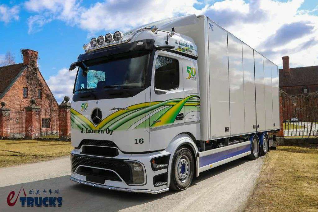 低风阻外观+智能内饰,奔驰卡车最强战力?第二代Actros L冷藏车实拍 - 第18张 - 提加商用车网 低风阻外观+智能内饰,奔驰卡车最强战力?第二代Actros L冷藏车实拍 - 第18张