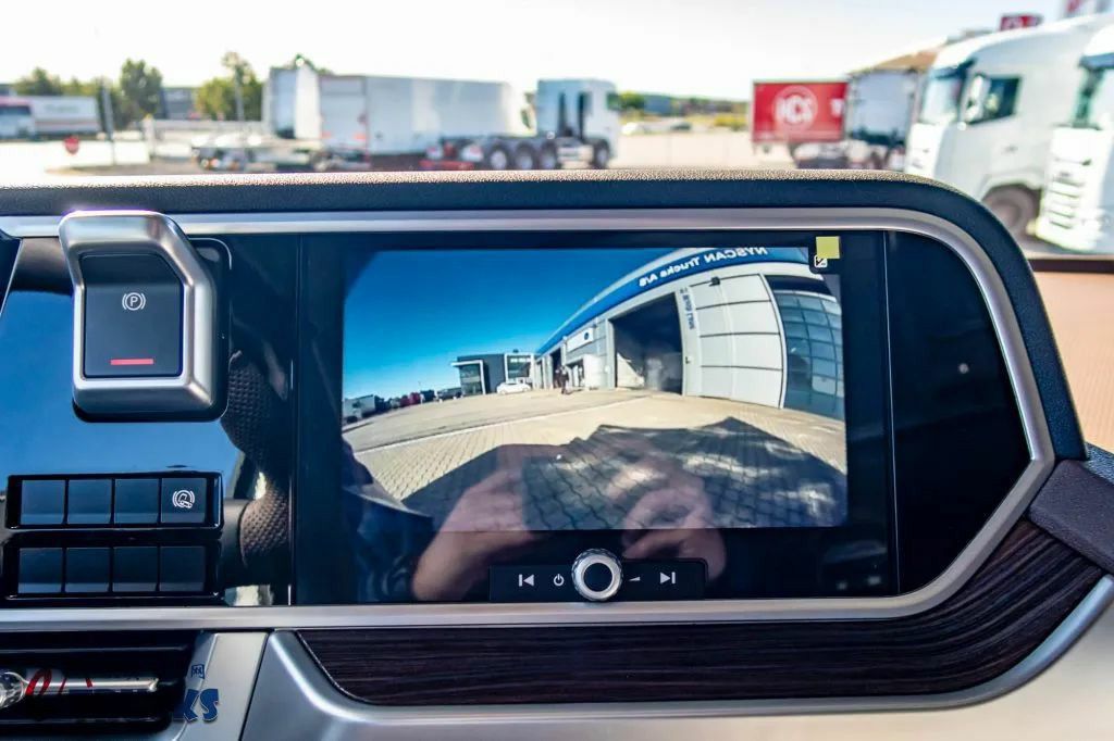 全球限量75台!配置拉满的荷兰顶级卡车战力,达夫XG+ 75周年纪念版牵引车实拍 - 第19张 - 提加商用车网 全球限量75台!配置拉满的荷兰顶级卡车战力,达夫XG+ 75周年纪念版牵引车实拍 - 第19张