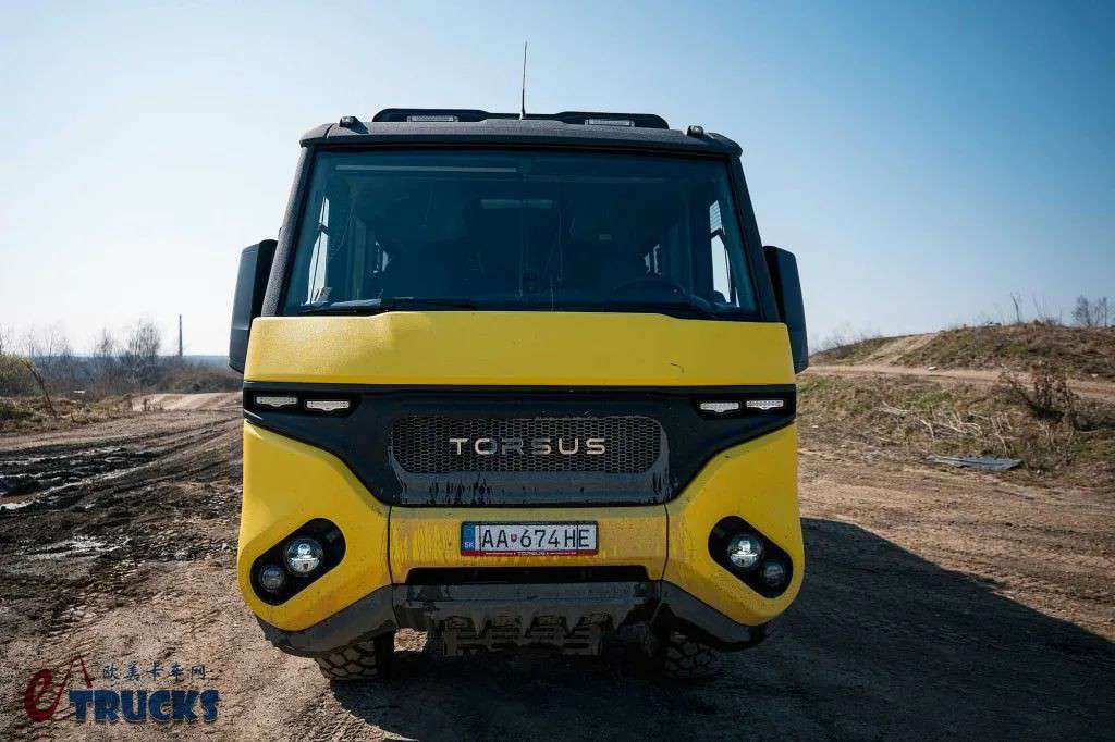 曼恩TGM四驱底盘打造,能拉35人去越野!Torsus Praetorian越野巴士见过没? - 第3张 - 提加商用车网 曼恩TGM四驱底盘打造,能拉35人去越野!Torsus Praetorian越野巴士见过没? - 第3张