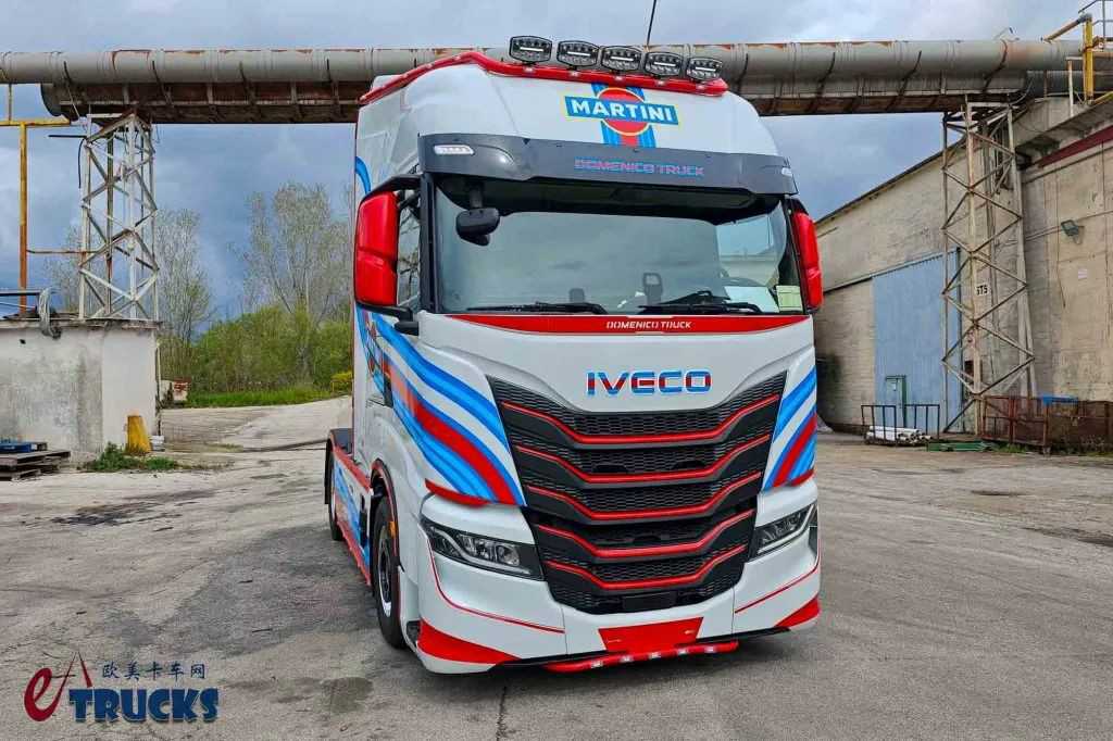 身披MARTINI经典涂装,全球限量十台,依维柯S-Way特别版牵引车实拍 - 第3张 - 提加商用车网 身披MARTINI经典涂装,全球限量十台,依维柯S-Way特别版牵引车实拍 - 第3张