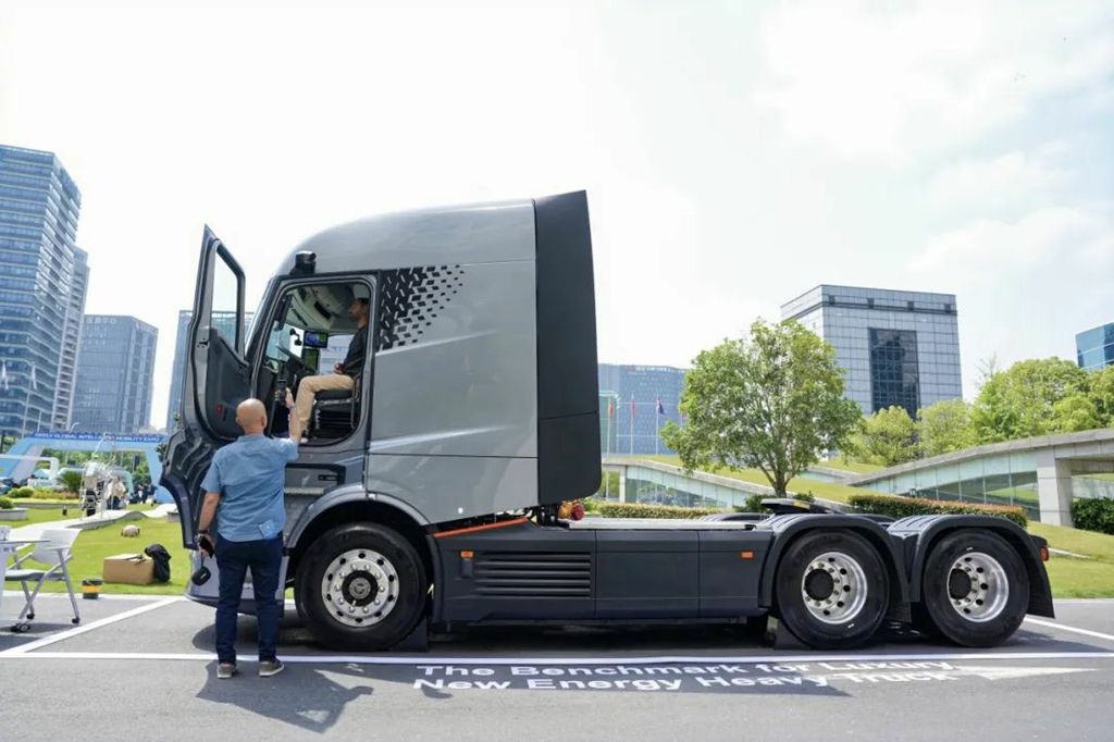 远程星瀚 H 亮相吉利智汇节 - 第3张 - 提加商用车网 远程星瀚 H 亮相吉利智汇节 - 第3张