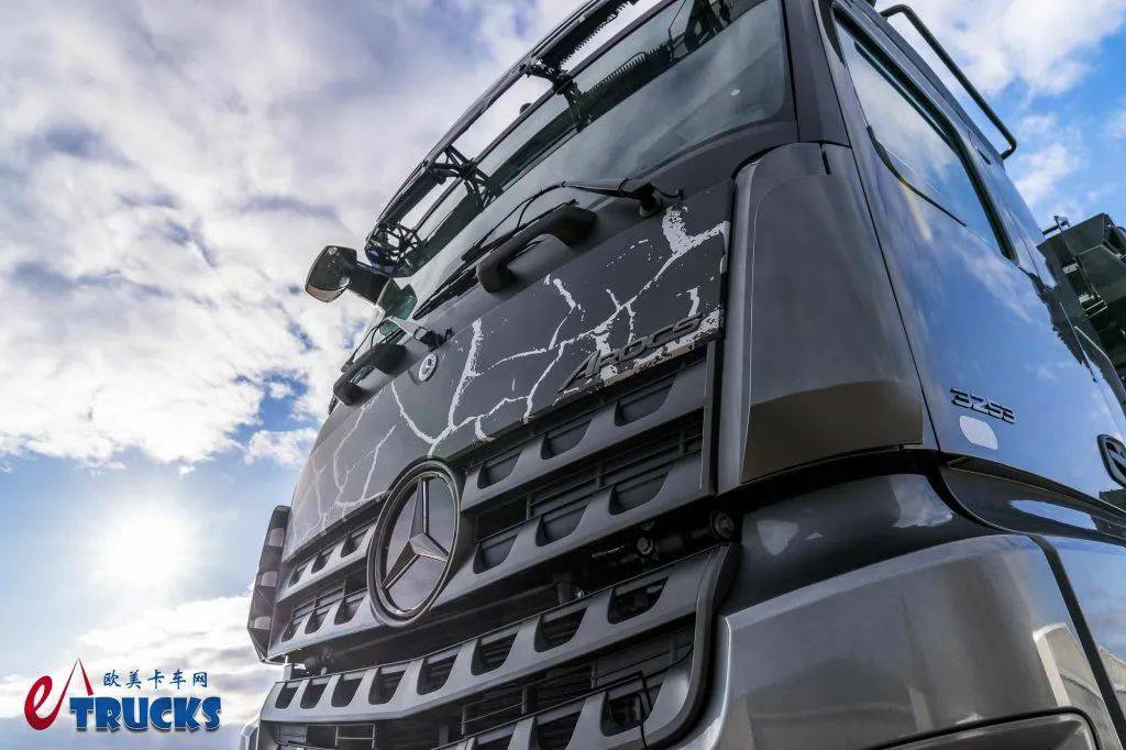 最强工程车?定制内饰外观,全球仅100台!奔驰Arocs Extent限量版卡车来袭 - 第3张 - 提加商用车网 最强工程车?定制内饰外观,全球仅100台!奔驰Arocs Extent限量版卡车来袭 - 第3张