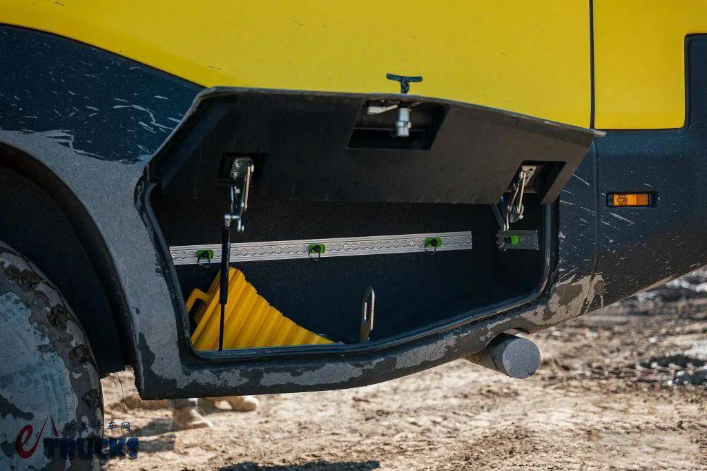 曼恩TGM四驱底盘打造,能拉35人去越野!Torsus Praetorian越野巴士见过没? - 第22张 - 提加商用车网 曼恩TGM四驱底盘打造,能拉35人去越野!Torsus Praetorian越野巴士见过没? - 第22张