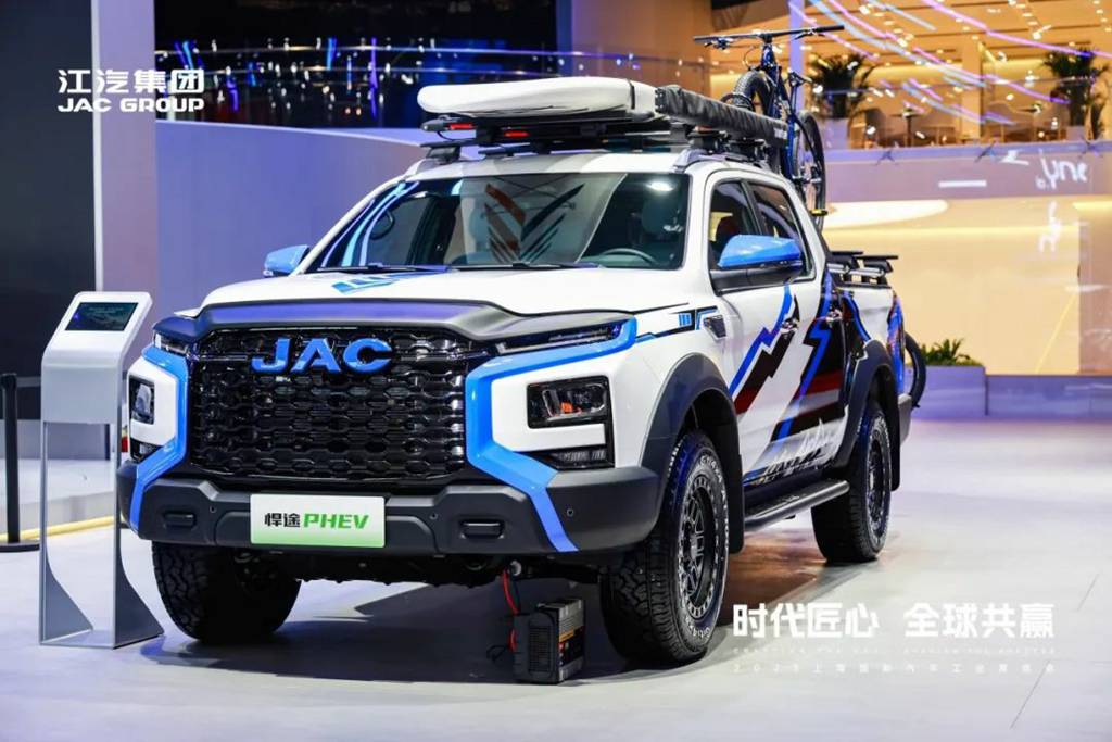 国内首款扭矩破千级混动皮卡!江淮悍途PHEV国内首发亮相上海车展 - 第1张 - 提加商用车网 国内首款扭矩破千级混动皮卡!江淮悍途PHEV国内首发亮相上海车展 - 第1张
