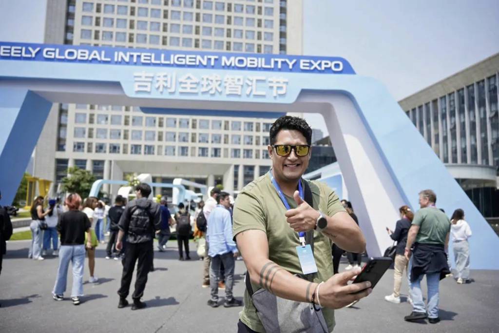 远程星瀚 H 亮相吉利智汇节 - 第1张 - 提加商用车网 远程星瀚 H 亮相吉利智汇节 - 第1张